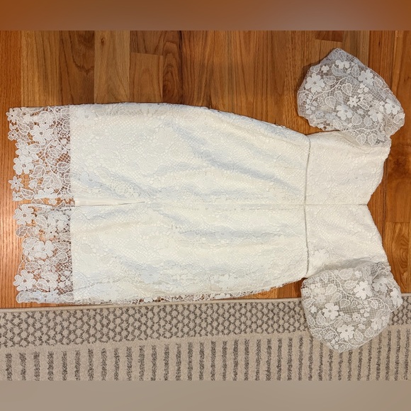 ML Monique Lhuillier
Floral Lace Off-The-Shoulder Midi-Dress - Picture 9 of 9